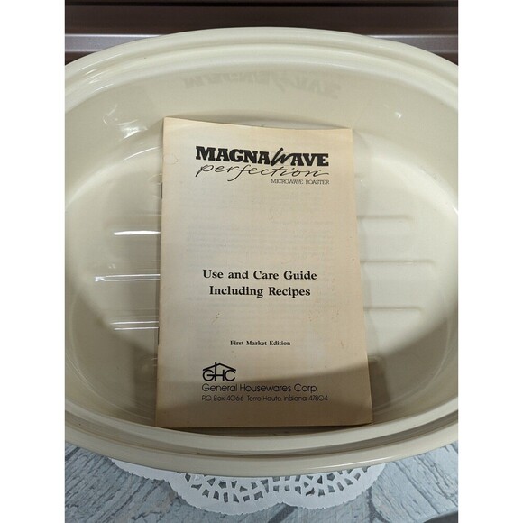 Vintage Magnawave Perfection Microwave Roaster Pan with Lid and original manual - Picture 7 of 7